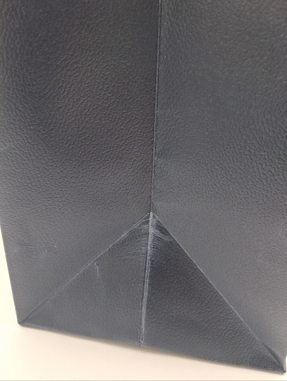 LOUIS VUITTON Joyeuses Fêtes Holiday Carousel Gift Bag & Tag - Picture 11 of 14